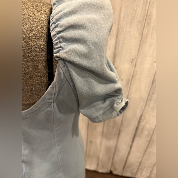Chic Light Blue Denim Mini Dress with Puff Sleeves - Picture 8 of 9